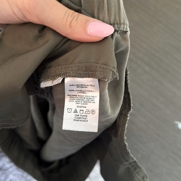 Loft Olive Cargo Pants - Picture 5 of 5